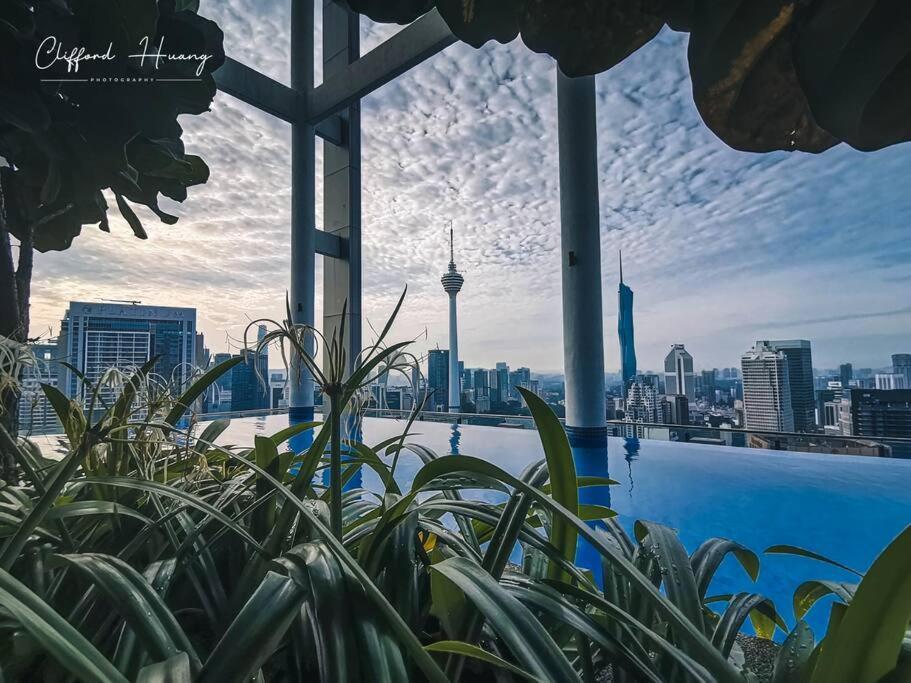 The Colony By Infinitum Best Pool View Klcc Trx Merdeka 118 Kl Tower Kuala Lumpur Luaran gambar